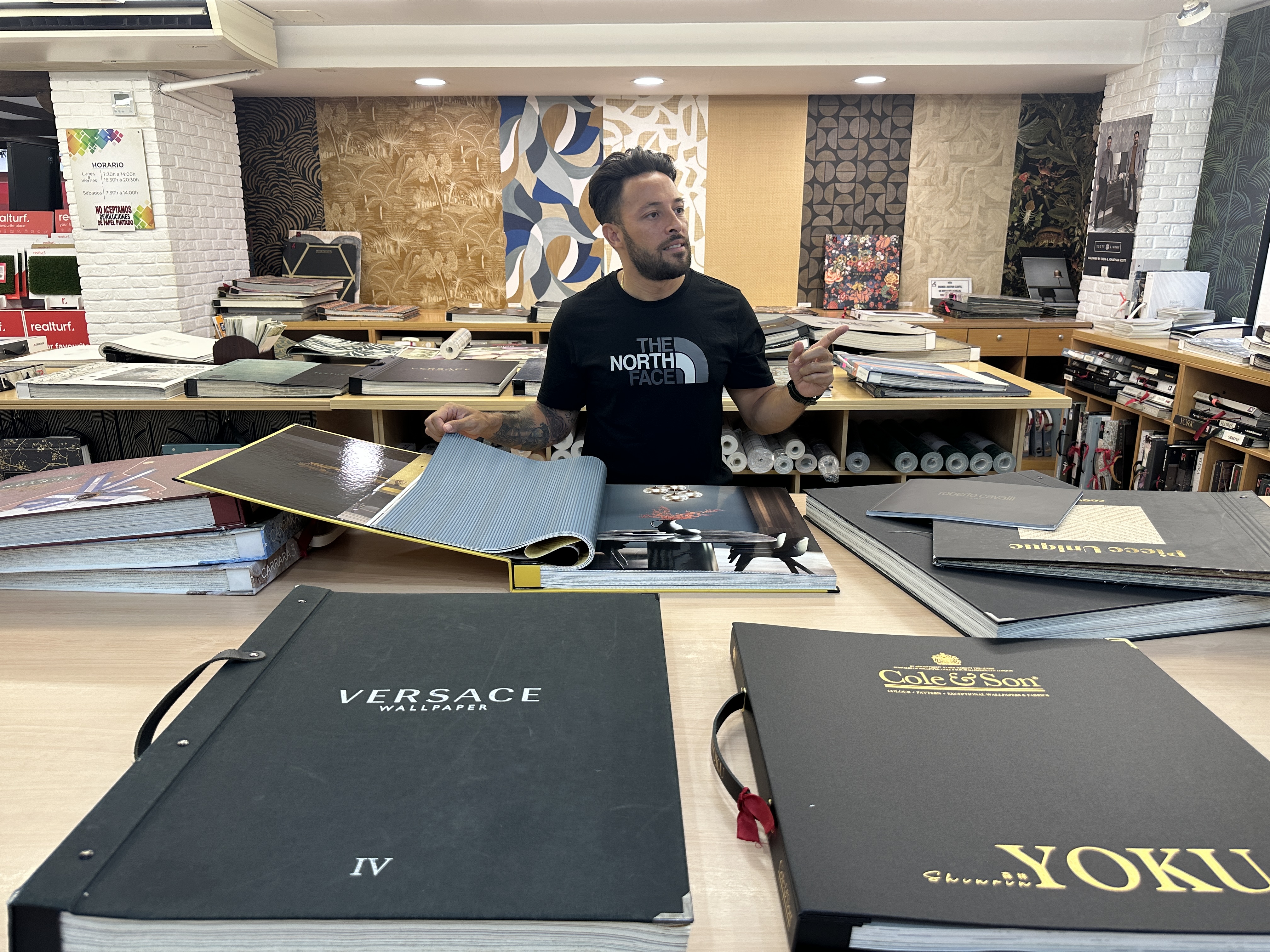 Willys Gutierrez  – Pintor